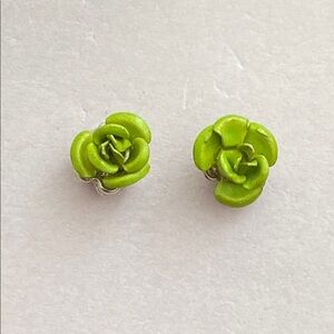 5/$10❤️❤️❤️NEW Green Floral Stud Earrings
